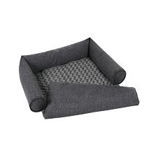 Tierbette auf Sofa